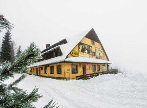 Ak ešte túžite po lyžovačke, prijmite pozvanie do centra lyžiarskeho areálu Kasárne. Pobyt v horskom hoteli Fran v Kysuckých Beskydách.