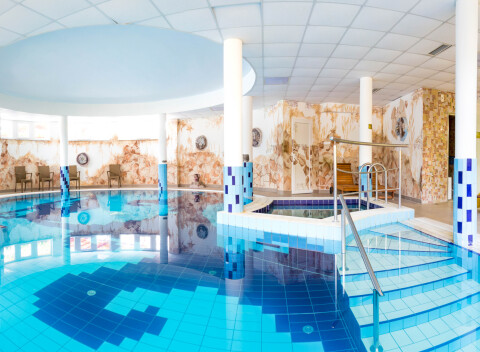 Hotel Venus ***superior s neobmedzeným vstupom do Rímskych kúpeľov a polpenziou + deti zdarma.