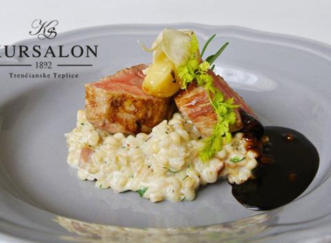 Neodolateľná ponuka pre naozajstných gurmánov. Vychutnajte si výnimočné a luxusné päťchodové menu pre 2 osoby v reštaurácii Krusalon. 