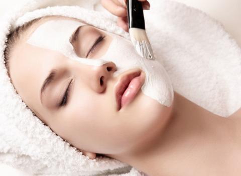 Kozmetické procedúry zamerané na potreby vašej pleti - regenerácia, ošetrenie aknóznej pleti a liftingové ošetrenie.