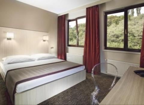 Užite si krásy Prahy v luxusnom dizajnovom hoteli na Žižkove. Čaká vás jedinečná atmosféra bohémskej štvrti s bohatými raňajkami. 