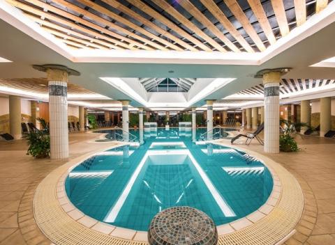 Vitajte v meste Cegléd, ležiacom v samom srdci Maďarska. Užite si exkluzívny pobyt v luxusnom Hoteli Aquarell**** s wellness a polpenziou.