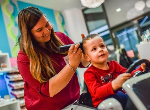 Detské kaderníctvo Copček - strihanie hrou pre dievčatá aj chlapcov. V prvom detskom salóne, sa postarajú o vlásky vašich ratolestí. 