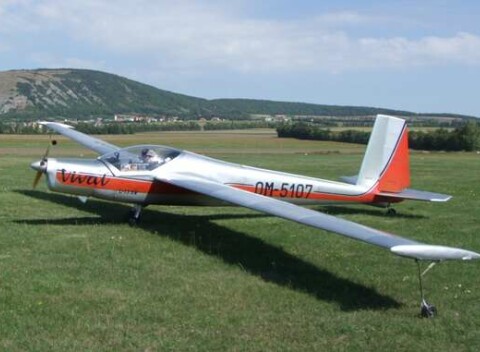 Lietanie na dvojmiestnom lietadle Vivat pre 1 osobu s možnosťou pilotovania.