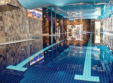 Zážitkový pobyt plný oddychu s polpenziou a jedinečným wellness vás čaká vo Wellness Hotel Borovica**** na Štrbskom Plese.