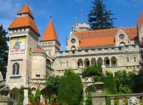 Pátrate po dovolenke, ktorá snúbi odpočinok vo wellness, kúpele a prechádzky? Potom rozhodne zamierte do hotela Platan v Székesfehérvári. 