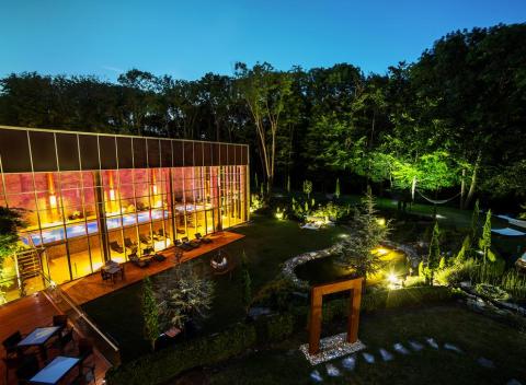 Hotel Zochova Chata sa nachádza v Modre a ponúka vám komfortné ubytovanie so vstupom do wellness.