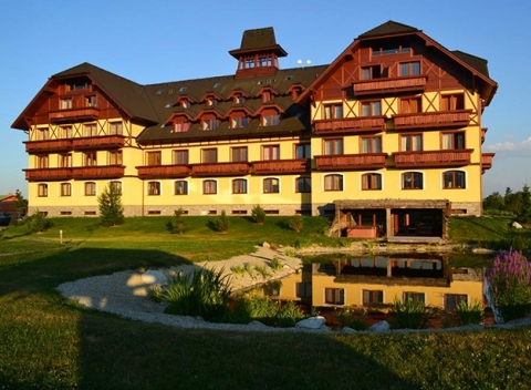 Nezabudnuteľná rodinná dovolenka vo Vysokých Tatrách s ubytovaním v horskom komplexe Apartmány Lomnica s wellness a fitness centrom. 