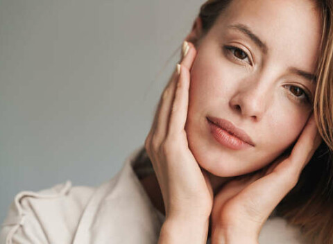 Rádiofrekvencia tváre pre spevnenie, vypnutie a omladenie pokožky tváre, krku či dekoltu.