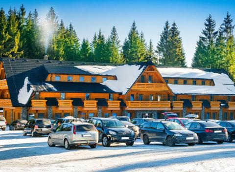 Lyžujte až do Veľkej noci vďaka pobytu v hoteli Kristína*** uprostred lyžiarskeho strediska SKIZÁBAVA Hruštín na Orave.