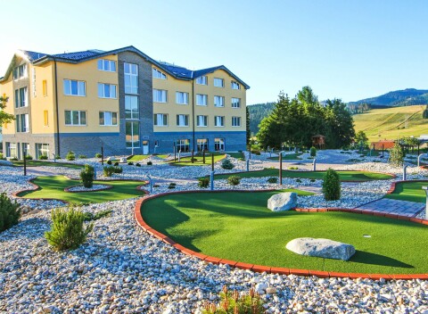 Hotel Končistá **** s neobmedzeným vstupom do wellness aj bazéna s výhľadom na hory + raňajky.