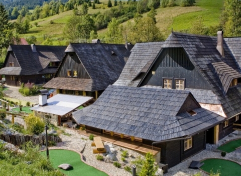 Na zážitkový pobyt v Jánošíkovom dvore pod Malým Rozsutcom nezabudnete. Ubytovanie pre dvoch na 3 dni s polpenziou.