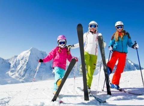 Užite si pohodovú rodinnú dovolenku v Národnom parku Nízke Tatry. Pobyt s polpenziou, skipasom a dieťa do 12r. zdarma v hoteli SKI Záhradky.