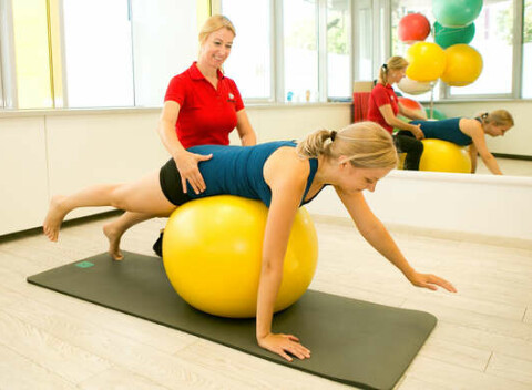 Fyzioterapeutické vyšetrenie a individuálne cvičenia v súkromnom zdravotníckom centre Hippokrates.