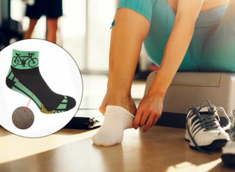 Športové cyklo ponožky alebo krátke hladké ponožky značky Foxysoxy ideálne na teplé dni.