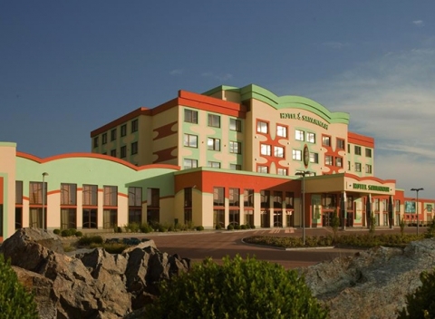 Navštívte Južnú Moravu a vydajte sa po stopách minulosti do kráľovského mesta Znojma! Pobyt s polpenziou a wellness v Hoteli Savannah****.