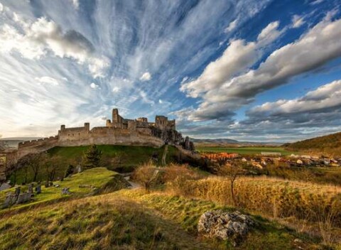 Vstup na legendárny hrad Beckov, kde zažijete stredovek na vlastnej koži.