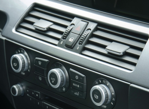 Čistenie a kontrola klimatizácie. Letné horúčavy prežijete ľahšie v aute s funkčnou klímou, ktorá sa postará o pohodlné cestovanie. 