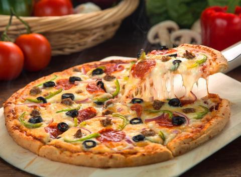 Nechajte sa pozvať na vynikajúcu pizzu do Atelier Caffe & Restaurant v blízkosti centra Košíc. Na výber máte až zo 14 druhov chutných pízz. 