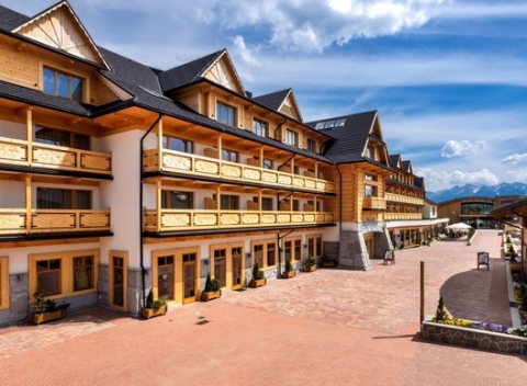 Oddych s výhľadom na Tatry, výborná gastronómia a neobmedzený vstup do Terma Bania to všetko pri jarnom pobyte v Hoteli Bania**** v Poľsku. 