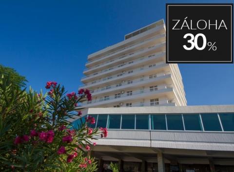 Užite si pohodovú dovolenku v Čiernej Hore. Nadštandardné ubytovanie pri morskom pobreží, súkromná pláž a polpenzia v Hoteli SATO****.