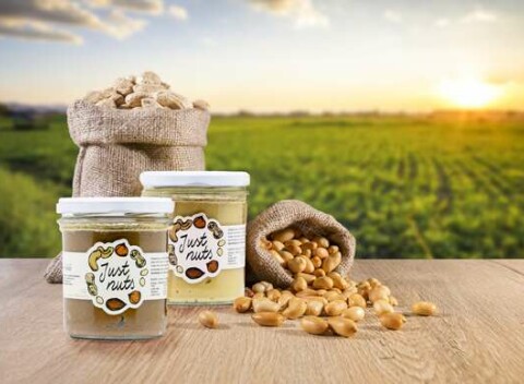 Orieškové maslá - arašidy, med, mandle s kokosom alebo lieskovce s čokoládou.