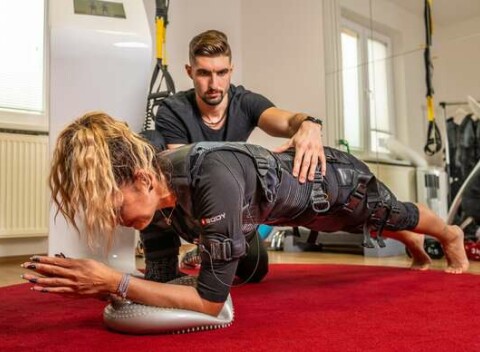 Účinné a nenáročné cvičenie pomocou impulzov z XBody. Viditeľné výsledky za krátky čas.