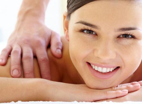 Cítite sa, ako by vás prešiel parný valec? Nechajte sa prejsť rukami skúseného maséra. Relaxačné klasické masáže s využitím mäkkých techník.