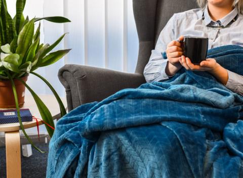 Deka z mikroflanelu - na výber z 2 druhov. Vyrobená je z príjemného materiálu, vhodná aj pre alergikov. To sa bude zaspávať na gauči!