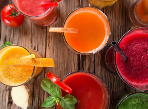 Zdravie a osvieženie v podobe vynikajúceho FRESH drinku. Čerstvé ovocné šťavy, pripravené priamo pred vašimi očami, na výber 3 druhy.