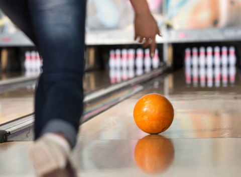 Bowling 1 + 1 hodina zdarma. Zabavte sa spolu s vašimi priateľmi pri partičke bowlingu. Nepotrebujete žiadnu špeciálnu výbavu.