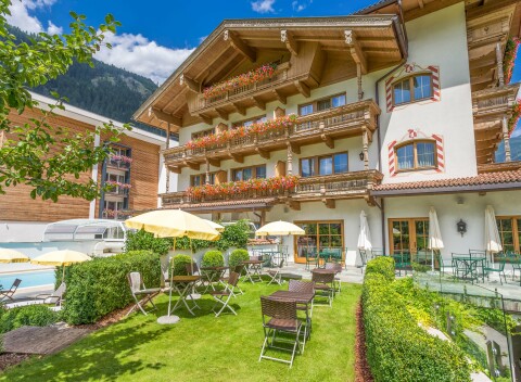 Rakúske Alpy v Hoteli Gutshof Zillertal **** s neobmedzeným wellness, bazénom a požičaním bicyklov.