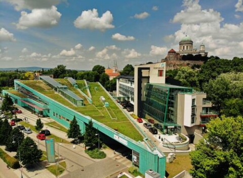 Víkend pre dvoch v Ostrihome v Portobello s polpenziou. Až 3 deti zdarma.