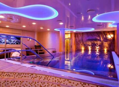 Hotel Ambiente**** v centre Karlových Varov s polpenziou, neobmedzeným wellness a procedúrou.