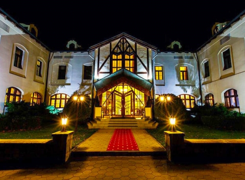 Elegancia a noblesa v lone prírody - iba 4 km od centra Košíc vás privíta najstarší historický hotel Bankov****  s wellness a polpenziou. 