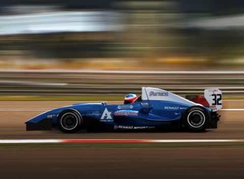 Jazda na formule Renault 2.0 alebo Ariel Atome 3.5 - splňte si detský sen. Zážitok, ktorý sa nedá porovnať so žiadnou inou jazdou.