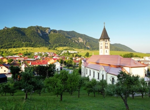 Dovolenka v Terchovej, rodisku Juraja Jánošíka, ktoré je opradené tajomnými legendami a mýtmi. Pobyt s raňajkami v rodinnom Hoteli Fatra.