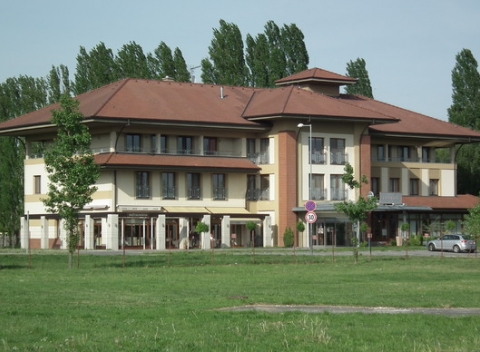 Zbavte sa starostí a doprajte si relax. Wellness pobyt v hoteli Legend*** v Dunajskej Strede so vstupom do Thermalparku a polpenziou .