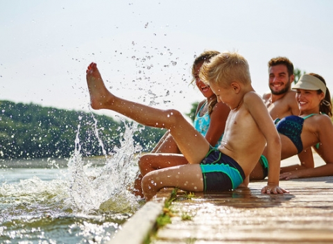 Leto sa už blíži a voda vás láka. First minute pobyt v Hoteli Dolphin**** s polpenziou, výhľadom na Slnečné jazerá a vstupom do Aquaparku.