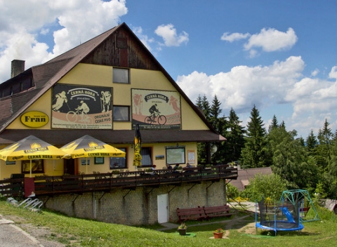 Letná dovolenka pre malých i veľkých v chránenej krajinnej oblasti Veľký Javorník - Kasárne. Pobyt s polpenziou a wellness v hoteli Fran.