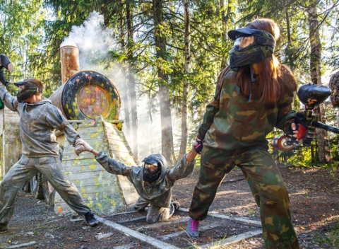Vstup na paintball na neobmedzený čas na najväčšom ihrisku na Slovensku s rozlohou 70 000 m2 vo Zvolene. Možnosť hrať za každého počasia.