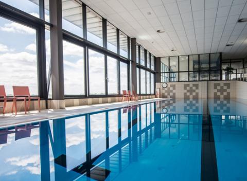 Užite si jarný relax v komfortnom Hoteli Dolphin**** s výhľadom na Slnečné jazerá, vstupom do Aquaparku a vynikajúcou polpenziou. 