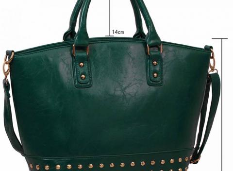 Trendy kabelka Lea v zelenej farbe, určená pre modernú ženu, ktorá je zaneprázdená. 