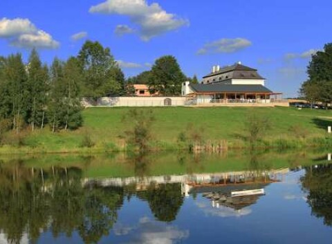 Odpočinok s wellness, polpenziou a dieťaťom zdarma v hoteli Líšeňský Dvůr**** na českej Vysočine.