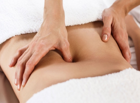Klasická masáž, reflexná masáž alebo bankovanie. Zverte svoje telo do rúk odborníka a doprajte si príjemný oddych a uvoľnenie.
