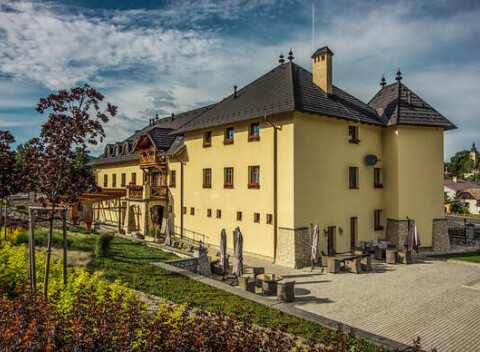 Leto plné zážitkov v Chateau Hunting *** s privátnym wellness, e-bicyklami a pozorovaním zveri.