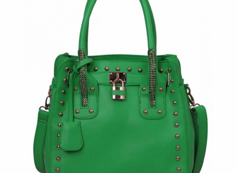 Kabelka Yuna - zelená. Originálna štýlová zelená kabelka olemovaná kovovými prvkami. 