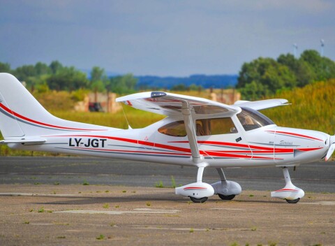 Unikátny zážitok: Let v nadštandardnom lietadle Sirius na 30 či 60 minút s výhľadom na Slovensko.