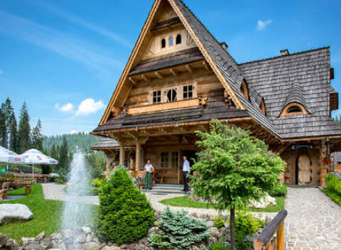 Nadštandardné izby v perfektne hodnotenom penzióne Tatrzanski Bór blízko 4 aquaparkov.