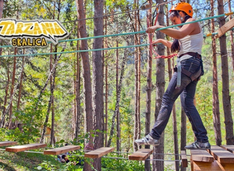 Vstup na lanovú trasu v lanovom parku TARZÁNIA Skalica. Trasa pre najmenších aj veľkých odvážlivcov.